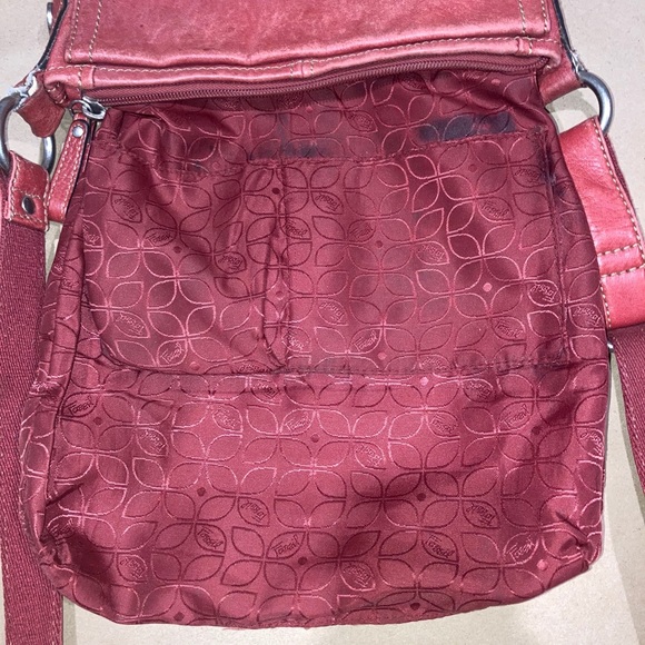 Clearance 🛍 Large red fossil crossbody. - Picture 8 of 10